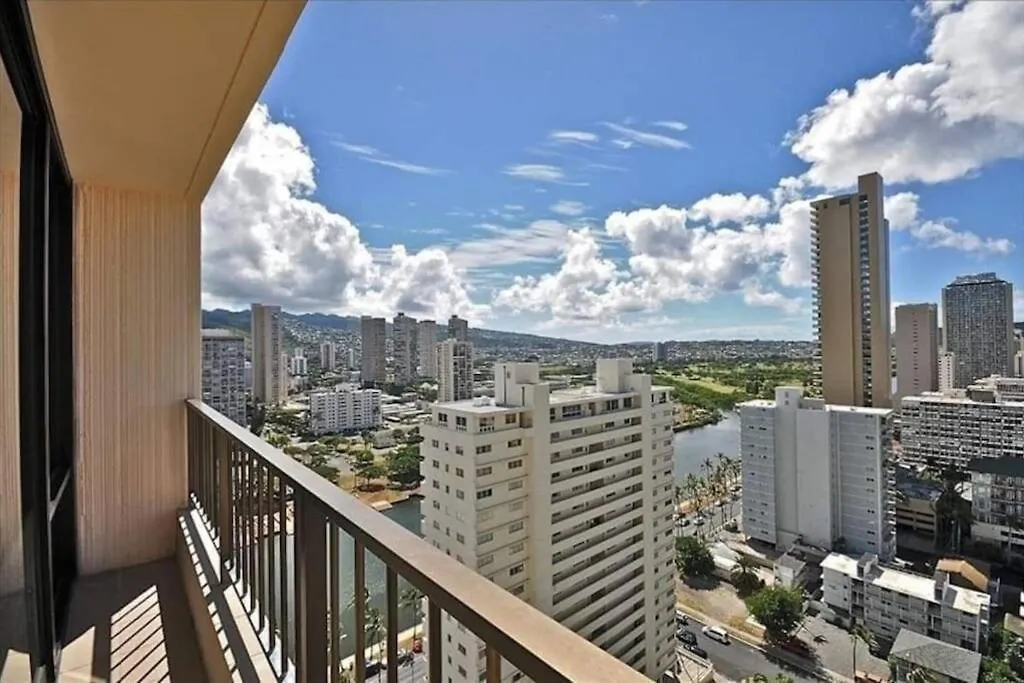 Brooks Beach Vacations Wyndham 4 Star Resort 1805 Waikiki Honolulu United States
